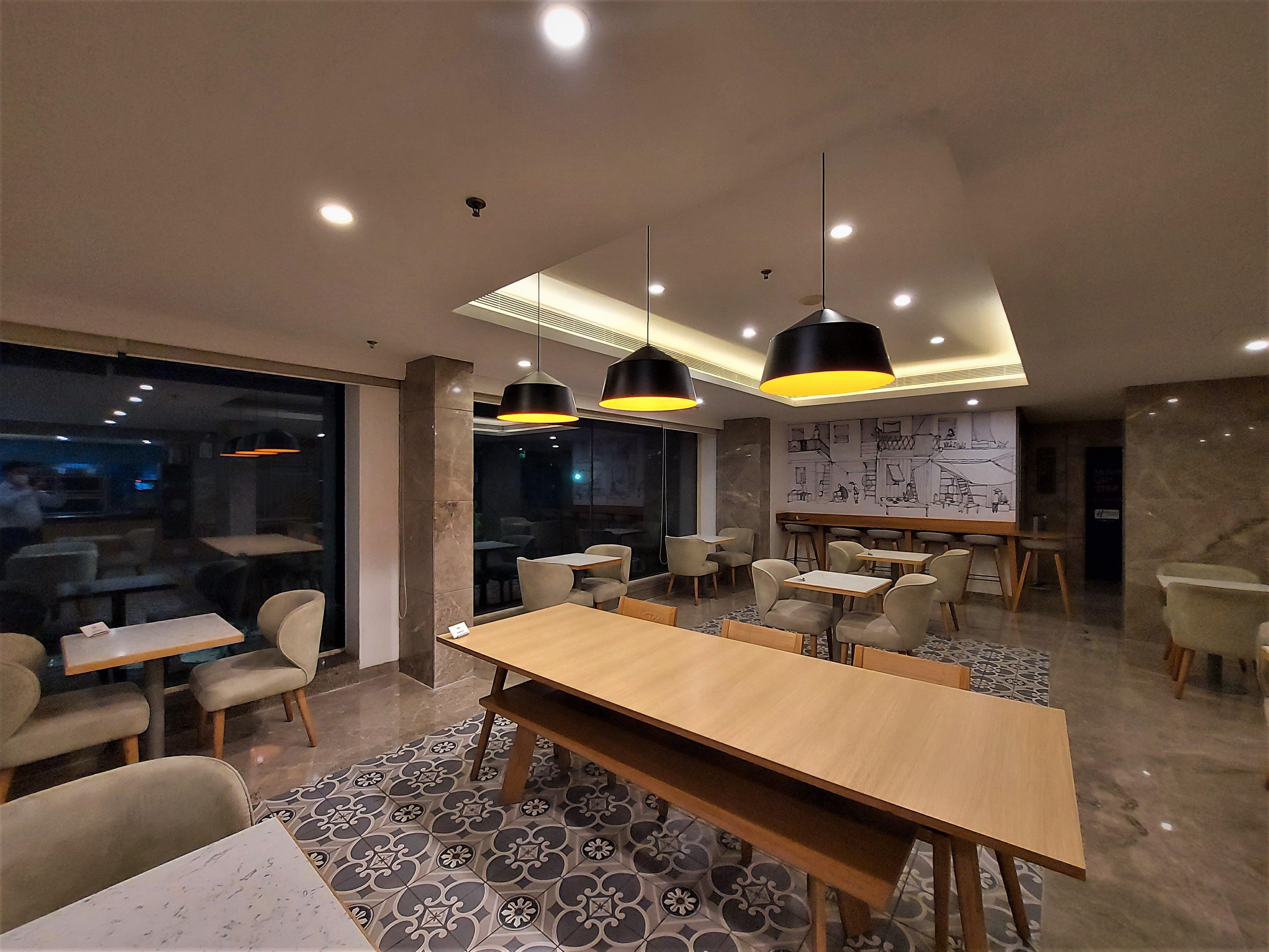 Holiday Inn Express Ahmedabad Prahlad Nagar By Ihg Eksteriør billede