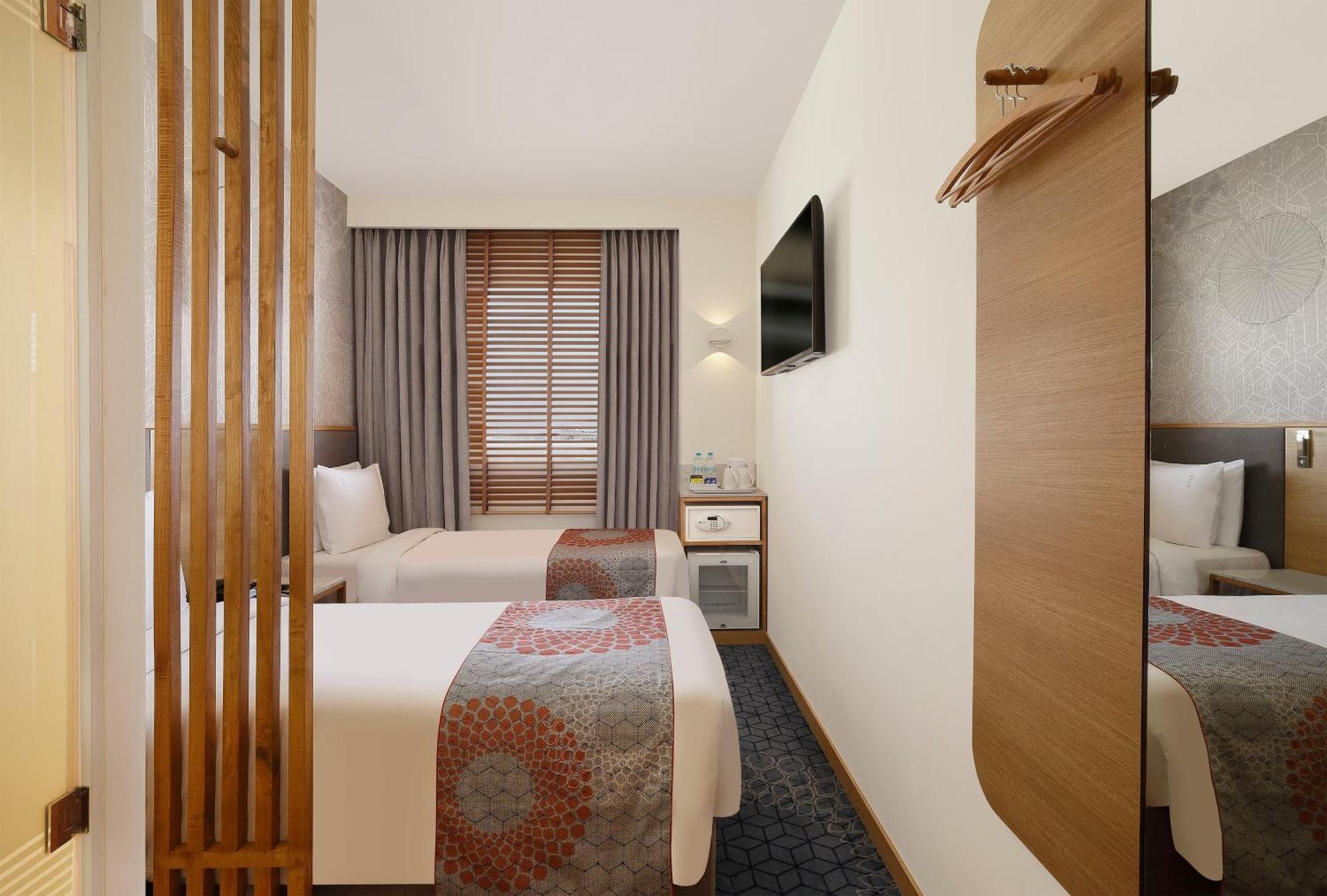Holiday Inn Express Ahmedabad Prahlad Nagar By Ihg Eksteriør billede