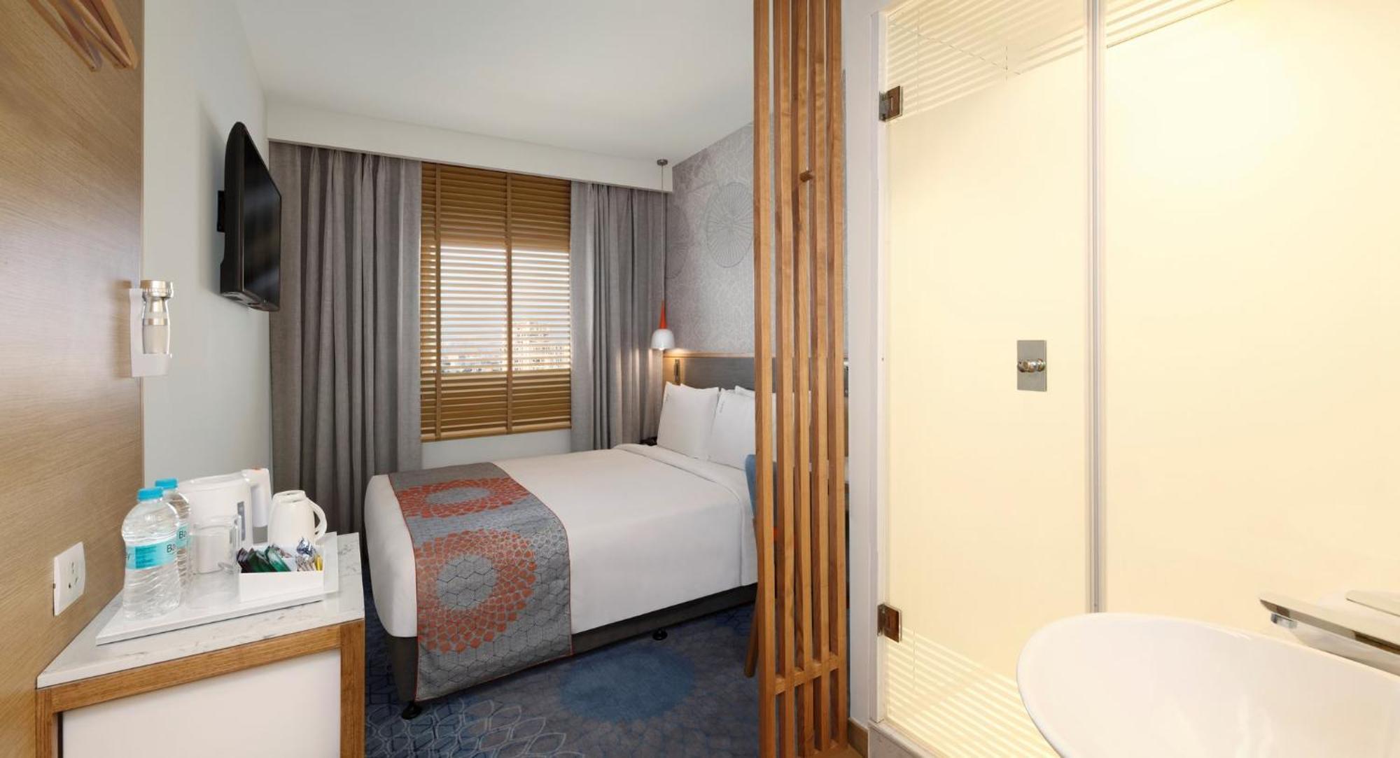 Holiday Inn Express Ahmedabad Prahlad Nagar By Ihg Eksteriør billede