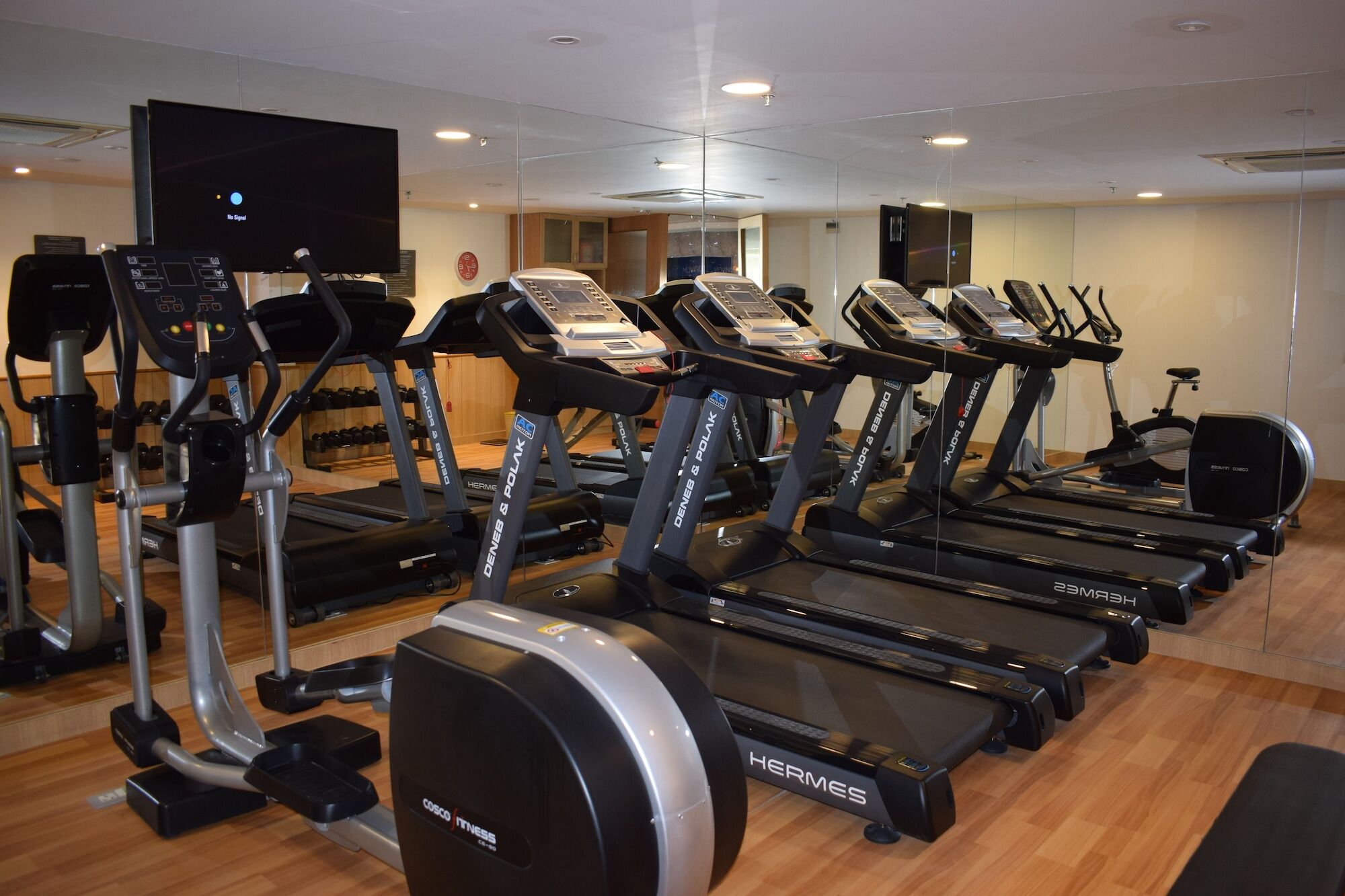 Holiday Inn Express Ahmedabad Prahlad Nagar By Ihg Eksteriør billede